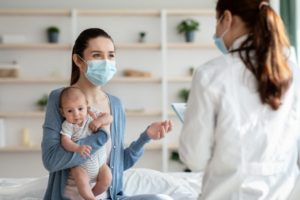 mother talking to a dentist about latching problems